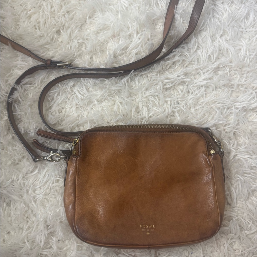 Fossil Brown Leather Crossbody Bag with Adjustable Strap